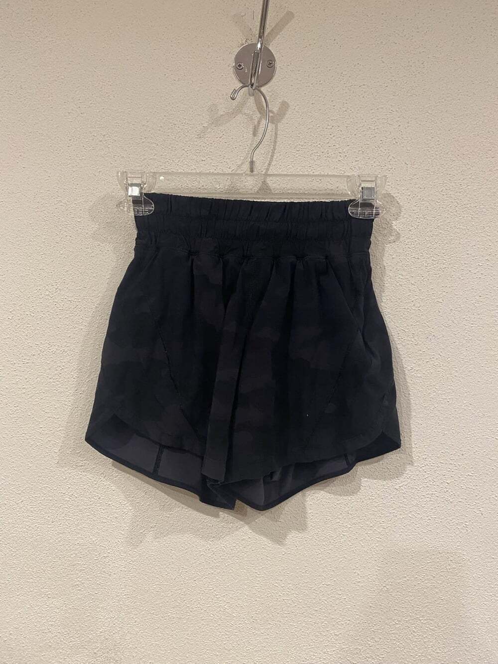 Lululemon Shorts Womens 2 Black Camo Lined Elastic Waist Drawstring Running